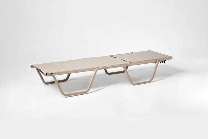 Hanah Home Conjunto de Tumbona y Mesa Lateral Beige